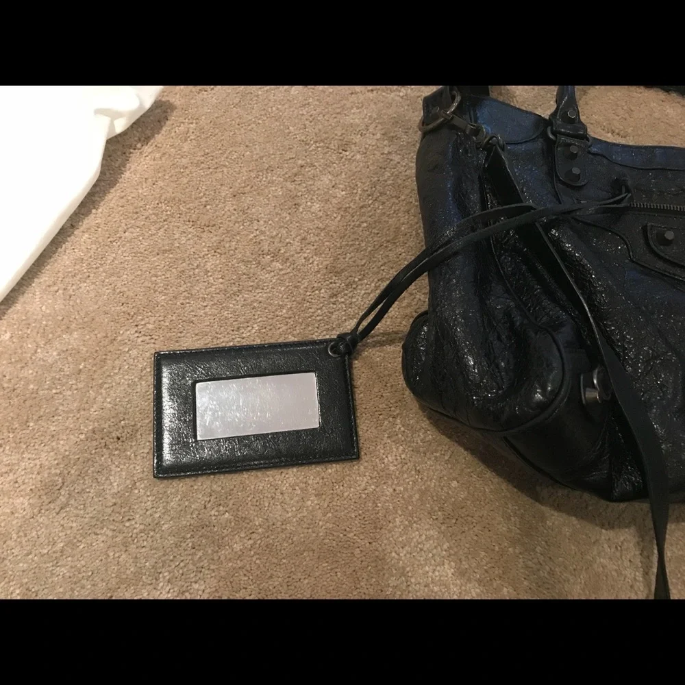 Blaenciaga Classic Velo Crossbody Bag - Picture 7 of 7